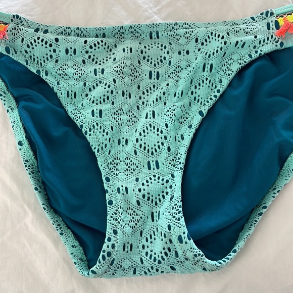 Shade shore padded underwire bikini - Picture 9 of 13
